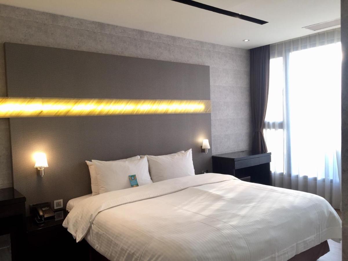 Fengjia Hotel Bell Taizhong Zewnętrze zdjęcie