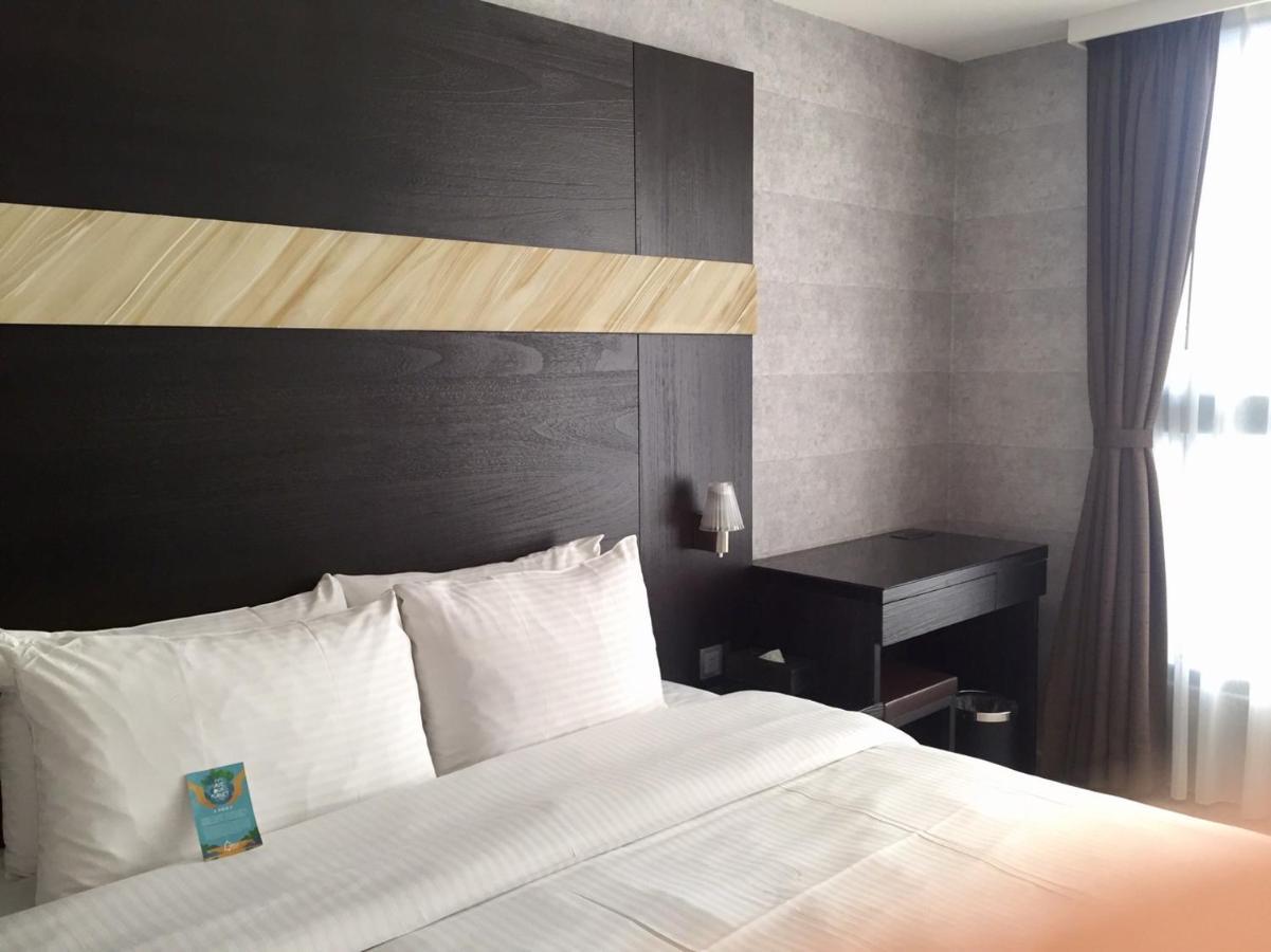 Fengjia Hotel Bell Taizhong Zewnętrze zdjęcie