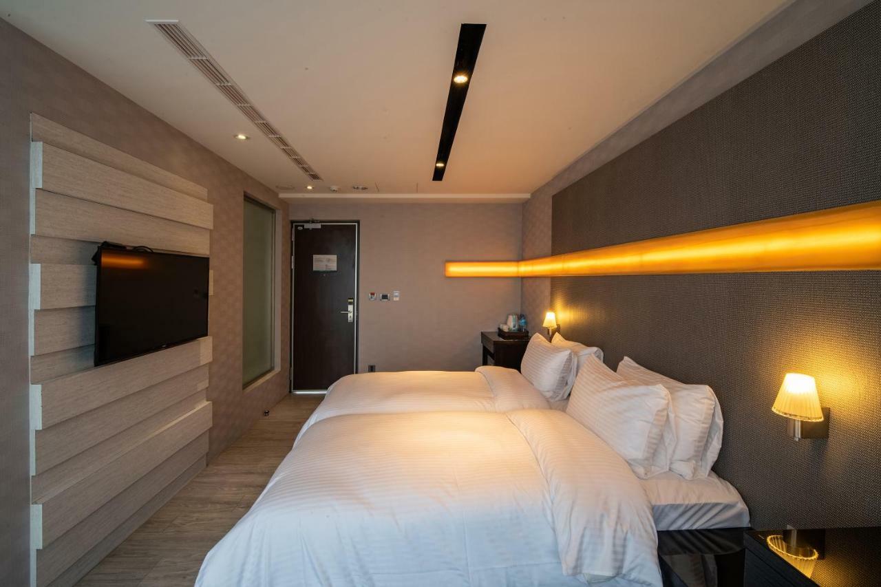 Fengjia Hotel Bell Taizhong Zewnętrze zdjęcie